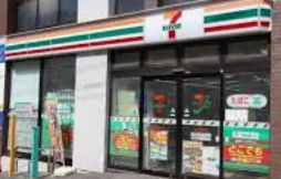 コンビニ　セブンイレブン市谷柳町店（コンビニ）まで212m