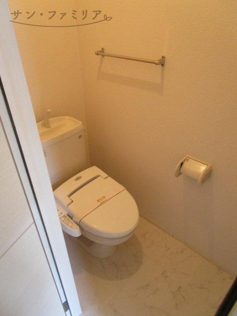 トイレ　同一物件別部屋写真