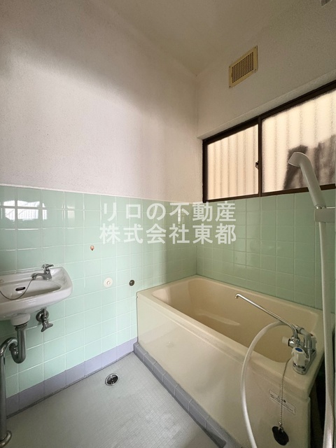 バス・シャワールーム　バストイレ別なので毎日快適♪