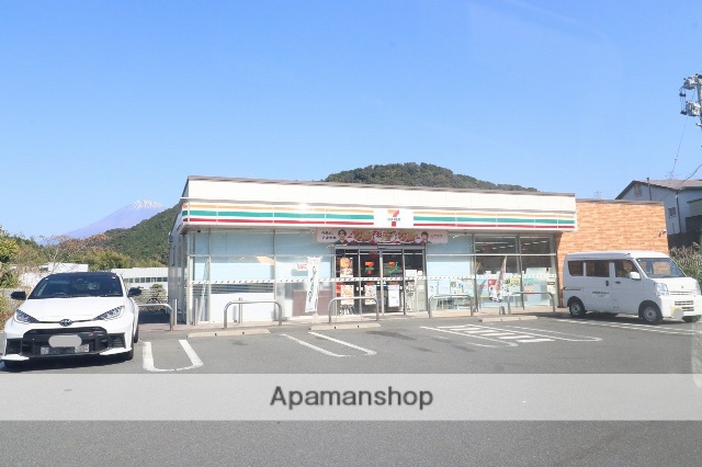 コンビニ　ファミリーマート（コンビニ）まで478m