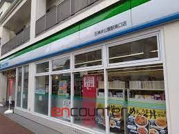 コンビニ　ファミリーマート石神井公園駅南口店（コンビニ）まで80m