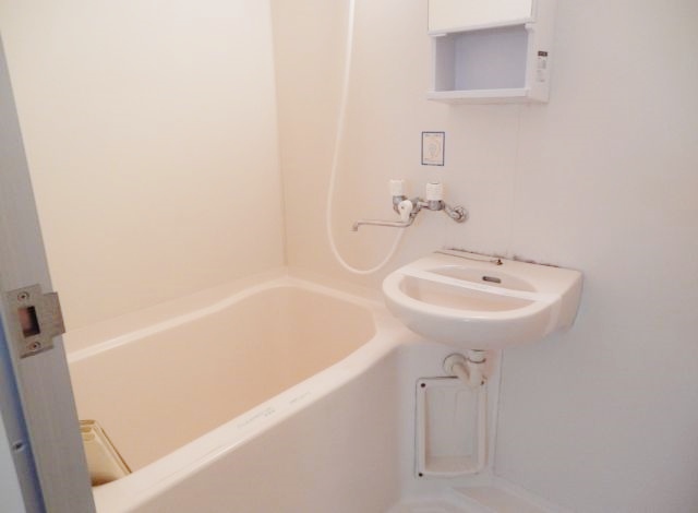 バス・シャワールーム　写真は同マンションの他のお部屋です