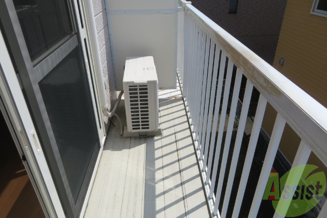 バルコニー　バルコニーは色のオシャレな仕様になっています。いいなー。