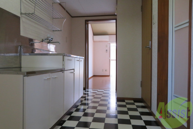 玄関　玄関からの写真になります。奥行きがあり広く見えますね。