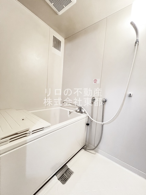 バス・シャワールーム　バスルームは浴槽付なので、ゆったり湯船につかれますね♪