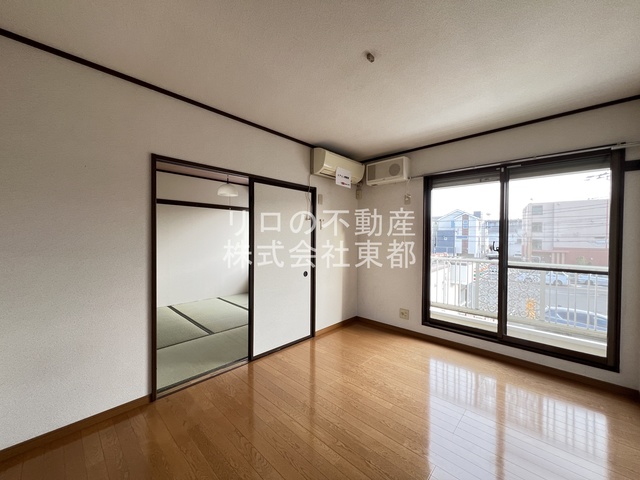 居室・リビング　南向きなので暖かな日差しが入りますね♪