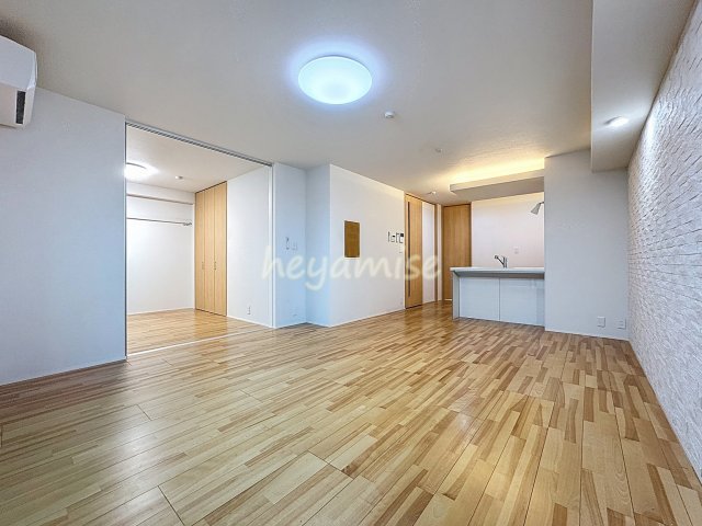 居室・リビング　※写真は別号室。色は異なる場合があります