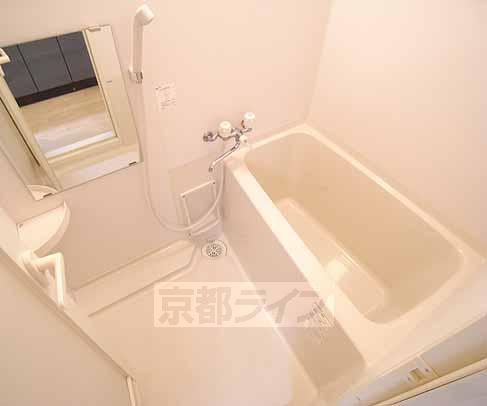 バス・シャワールーム　鏡付きです