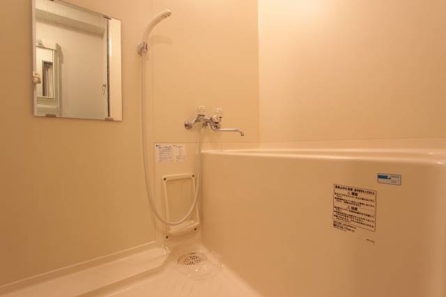 バス・シャワールーム　清潔なバスルームです。