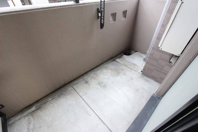 バルコニー　しっかりとしたベランダと