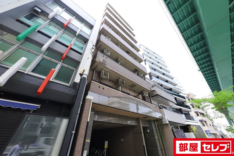 建物外観　どーんと高いマンションです。