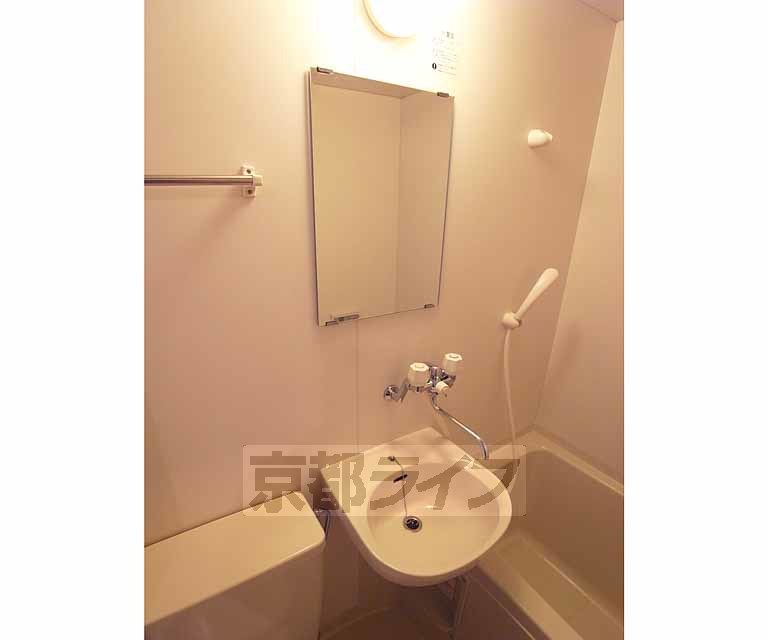 洗面設備　３点ユニットの洗面台です。