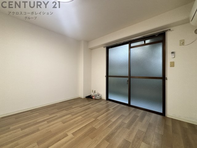 居室・リビング　エアコン付きで快適に過ごせます♪