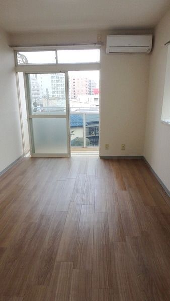 居室・リビング　～６帖のお部屋です～