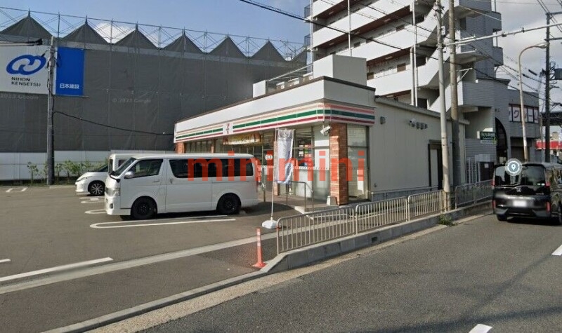 コンビニ　セブンイレブン高槻富田丘町店（コンビニ）まで11m