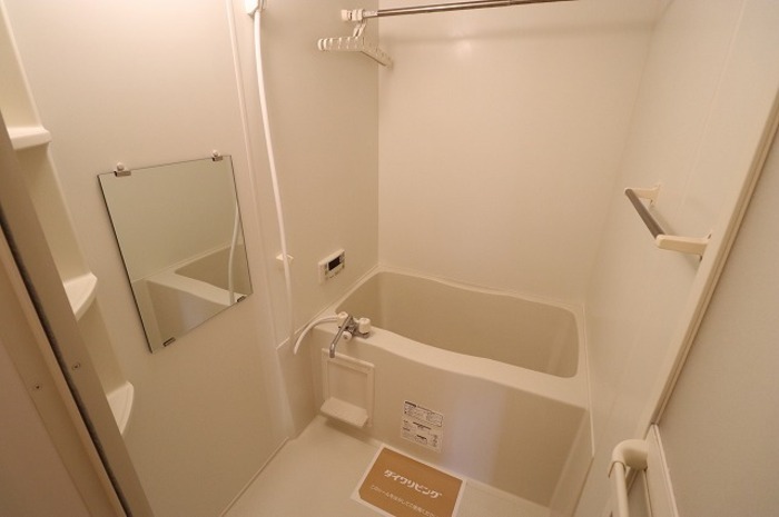 バス・シャワールーム　追焚機能付きのお風呂です