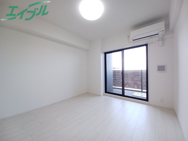 居室・リビング　反転タイプ参考写真