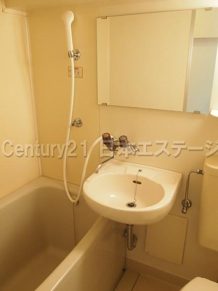 バス・シャワールーム　洗面台付バスルーム