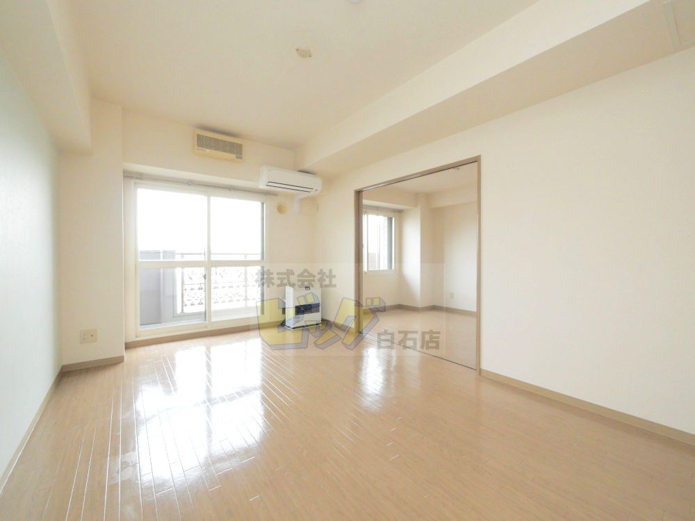 居室・リビング　陽当り良好で明るいリビングです♪