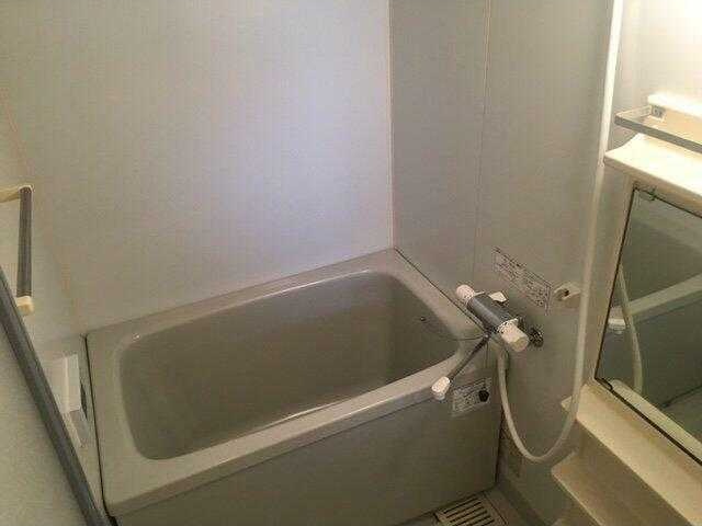 バス・シャワールーム　【採光たっぷりの明るいリビング♪】嬉しいネット無料！