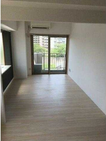 居室・リビング　【採光たっぷりの明るいリビング♪】嬉しいネット無料！