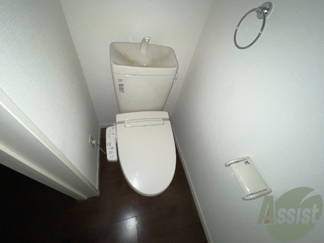 トイレ　清潔感のあるトイレで安心して使用できます。