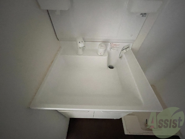 洗面設備　洗面台です。朝の支度はここでばっちりです。