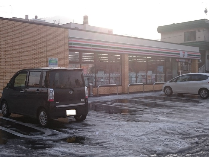 コンビニ　セブンイレブン（コンビニ）まで450m