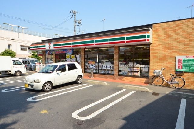 コンビニ　セブンイレブン八王子散田5丁目店（コンビニ）まで1005m