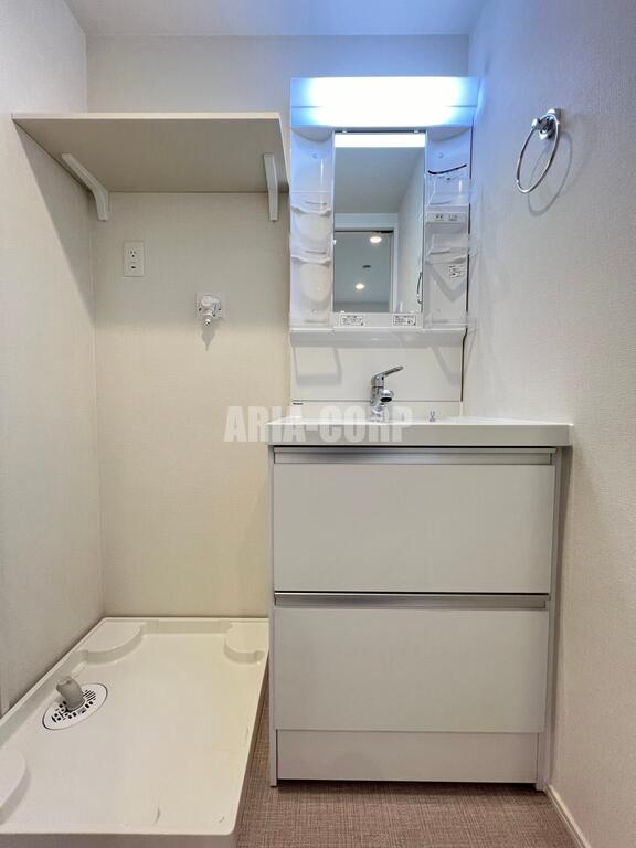 洗面設備　シャンドレ付洗面所◎脱衣所も十分な広さを確保しています。