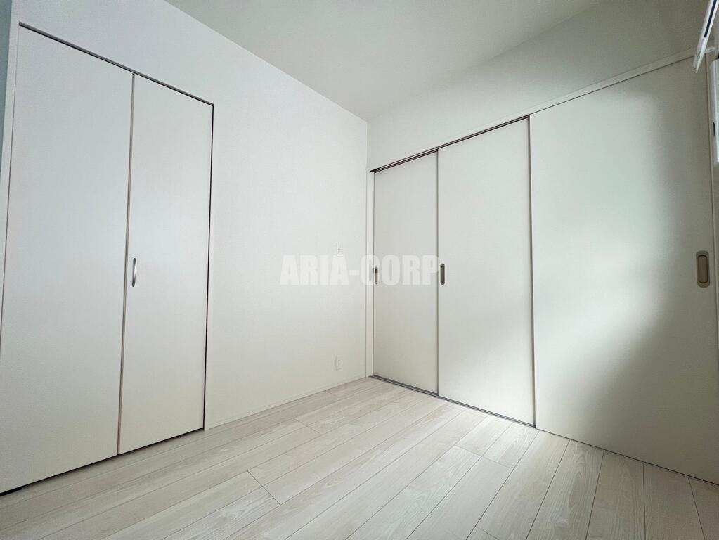 その他部屋・スペース　寝室。柱の張りもなく、楽々ベッド設置可能です！