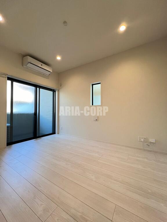 居室・リビング　白を基調としたおしゃれで綺麗な室内です！