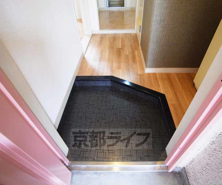 玄関　４０２号室写真です