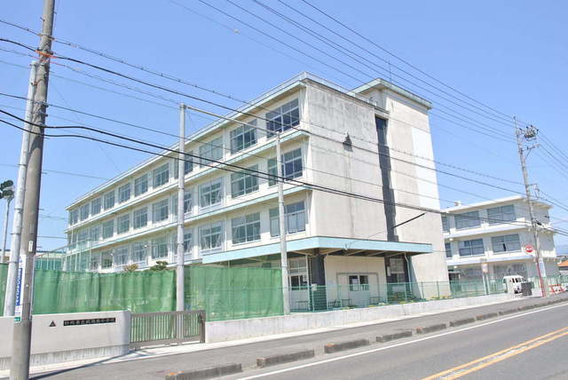 小学校　賎機南小学校（小学校）まで700m