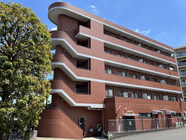 建物外観　退去予定につき別居室を参考に掲載しております
