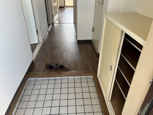 玄関　退去予定につき別居室を参考に掲載しております