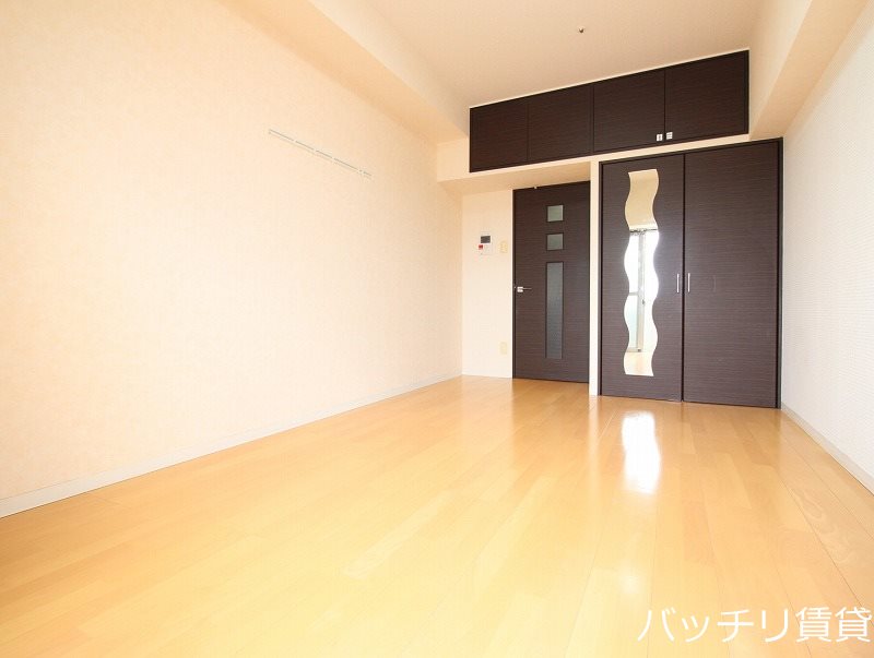 居室・リビング　別号室の写真になります　現状優先