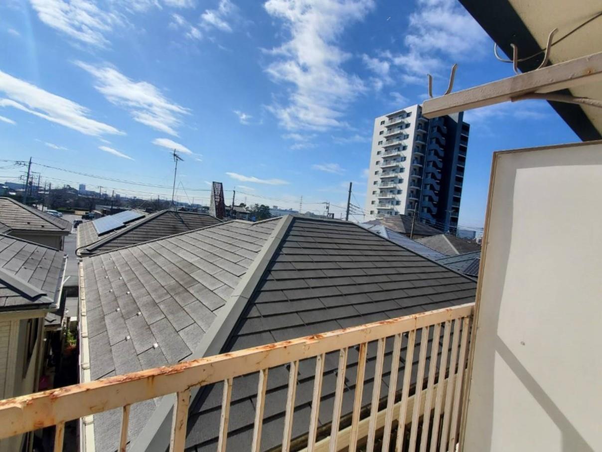 バルコニー　日差しが入るベランダで、お洗濯物が早く乾きそうです