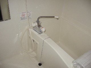 バス・シャワールーム　鏡があると便利です