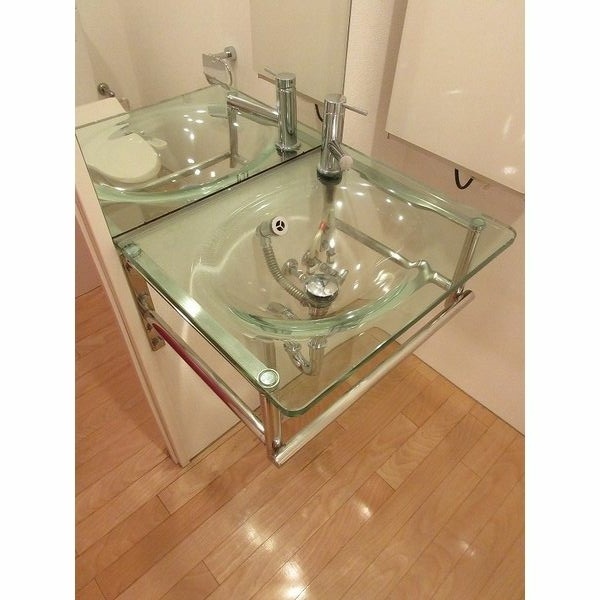 洗面設備　透けてる洗面でおしゃれ♪