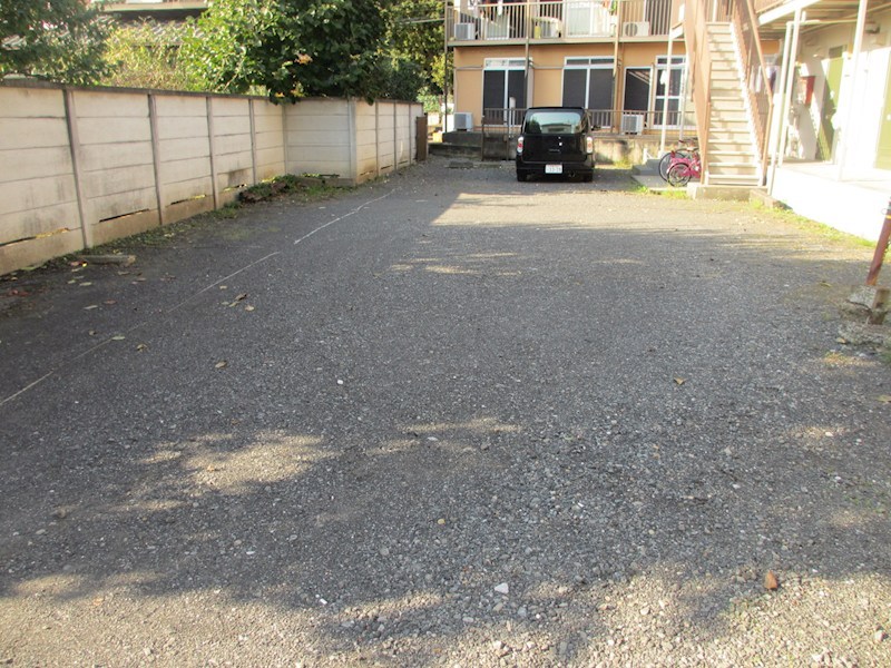 駐車場　敷地内駐車場あり
