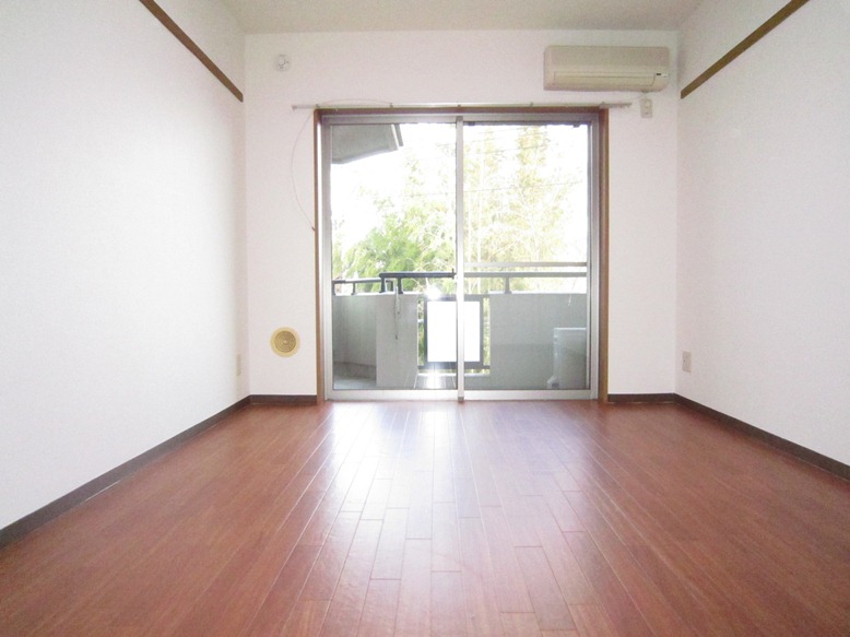 居室・リビング　洋室７帖陽当たり良好♪