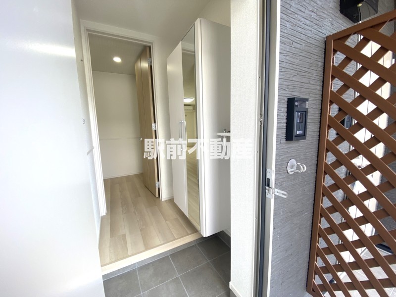 玄関　同間取り別建物