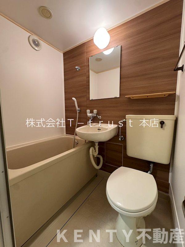 バス・シャワールーム　きれいな玄関です