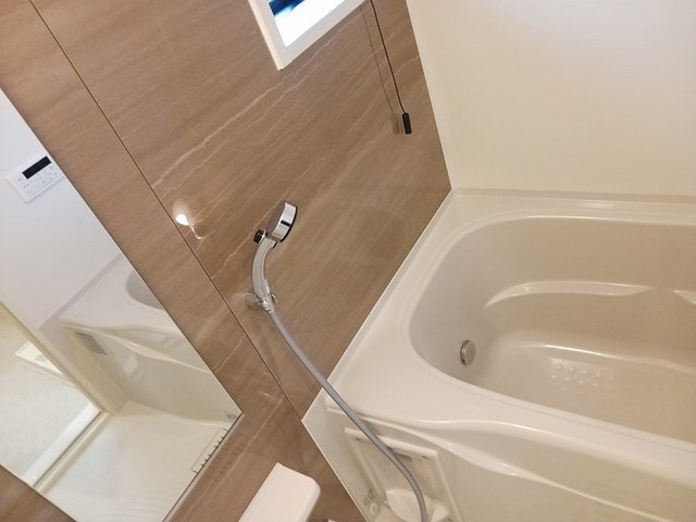 バス・シャワールーム　落ち着いた空間のお風呂です