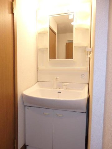 洗面設備　コンパクトで使いやすい洗面所