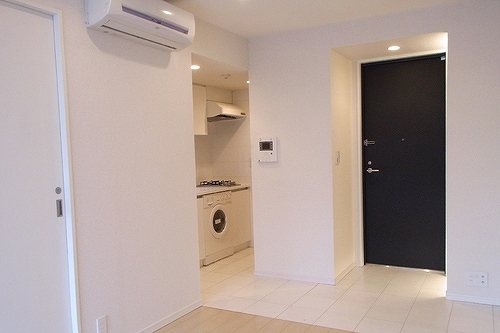 玄関　玄関　※2012年11月撮影