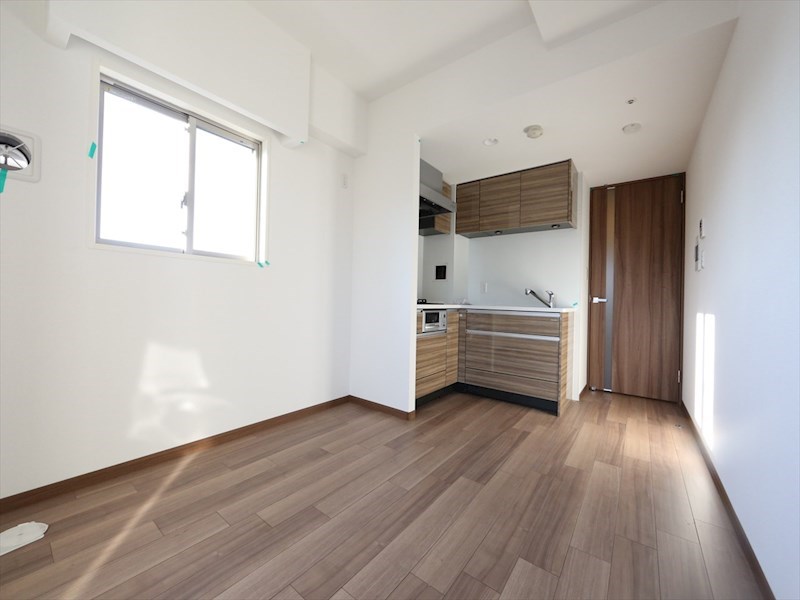 居室・リビング　ＬＤＫ8.5帖　2面採光　エアコン完備　バルコニー