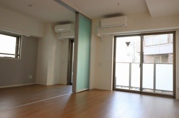 居室・リビング　☆明るい居間☆