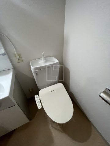 トイレ　ルクレ難波　温水洗浄便座